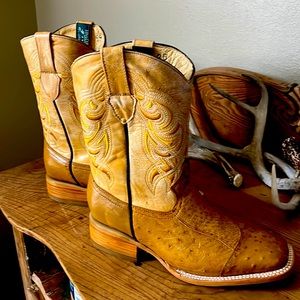 Unisex ostrich cowboy- cowgirl boots- men’s size 7